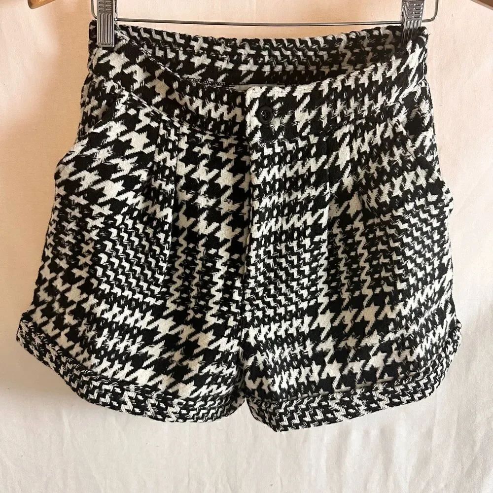 Textured Houndstooth Shorts - Picture 2 of 6